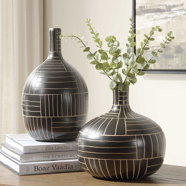 GRAPHITE STRIDE GEOMETRIC VASES