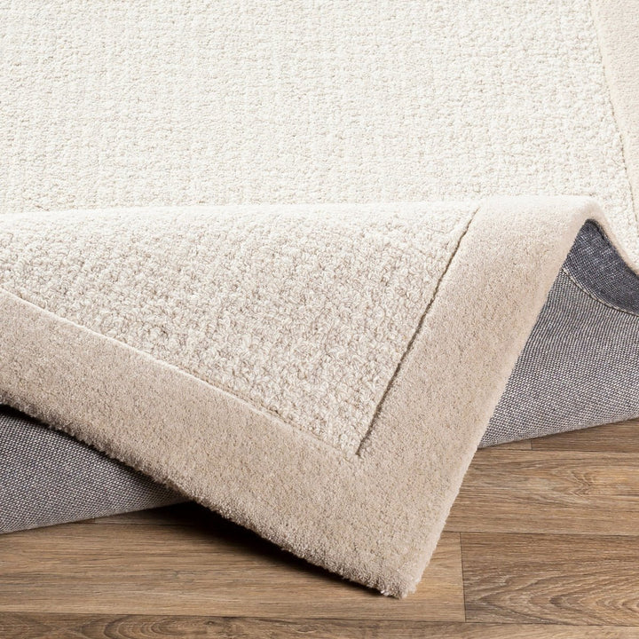 HAND TUFTED WOOL BORDER RUG: SILVER BIRCH
