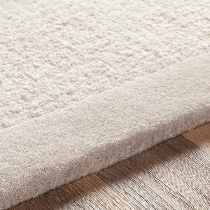 HAND TUFTED WOOL BORDER RUG: SILVER BIRCH