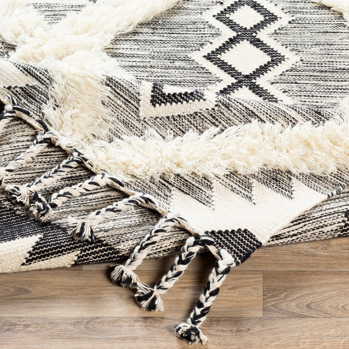 NURI HAND - WOVEN WOOL RUG