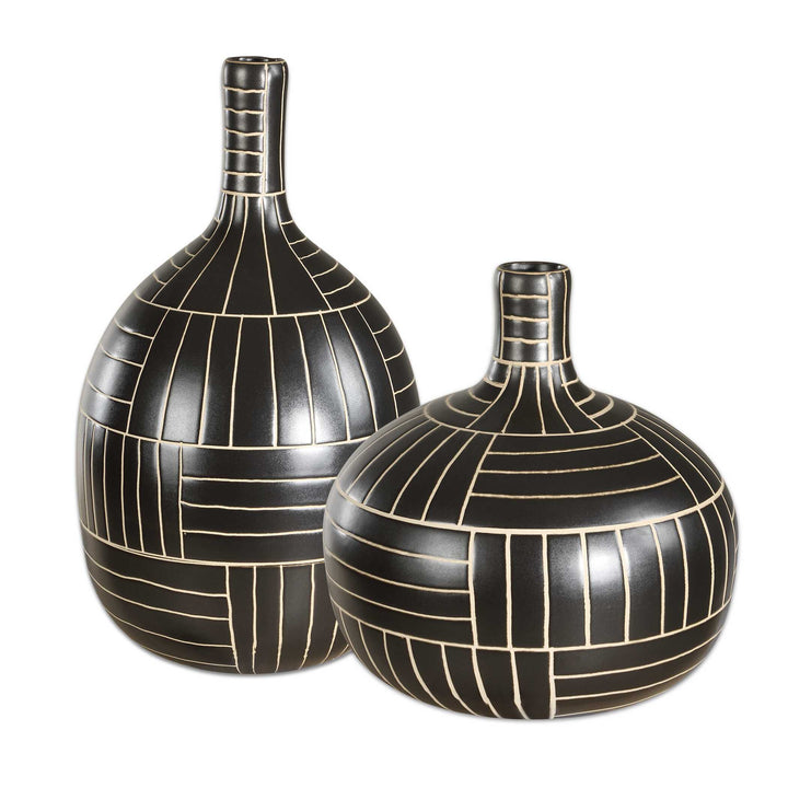 GRAPHITE STRIDE GEOMETRIC VASES