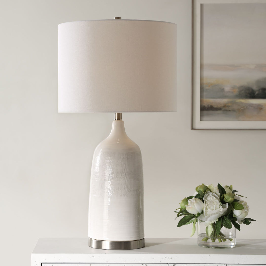 BRADY TEXTURED CERAMIC TABLE LAMP: GLOSS WHITE