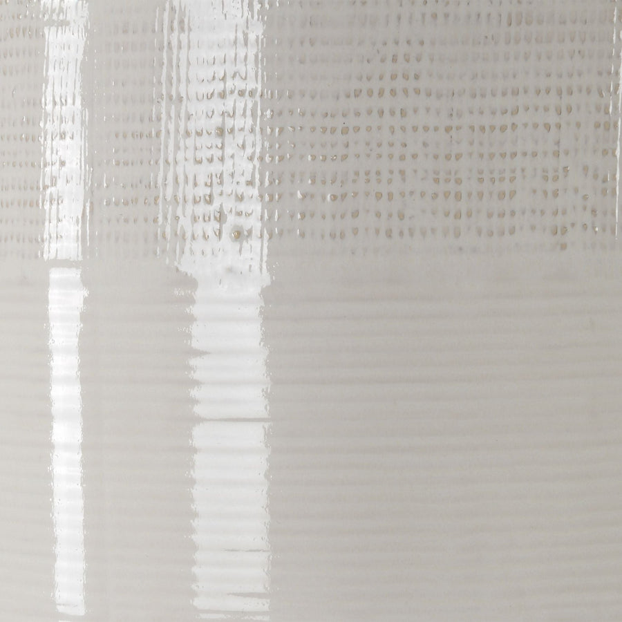 BRADY TEXTURED CERAMIC TABLE LAMP: GLOSS WHITE