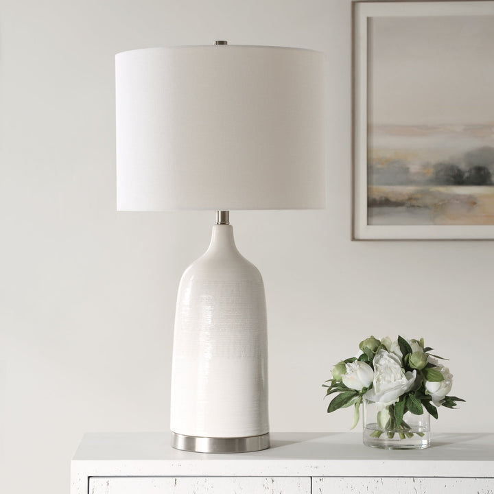 BRADY TEXTURED CERAMIC TABLE LAMP: GLOSS WHITE