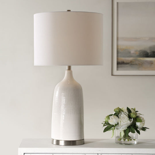 BRADY TEXTURED CERAMIC TABLE LAMP: GLOSS WHITE