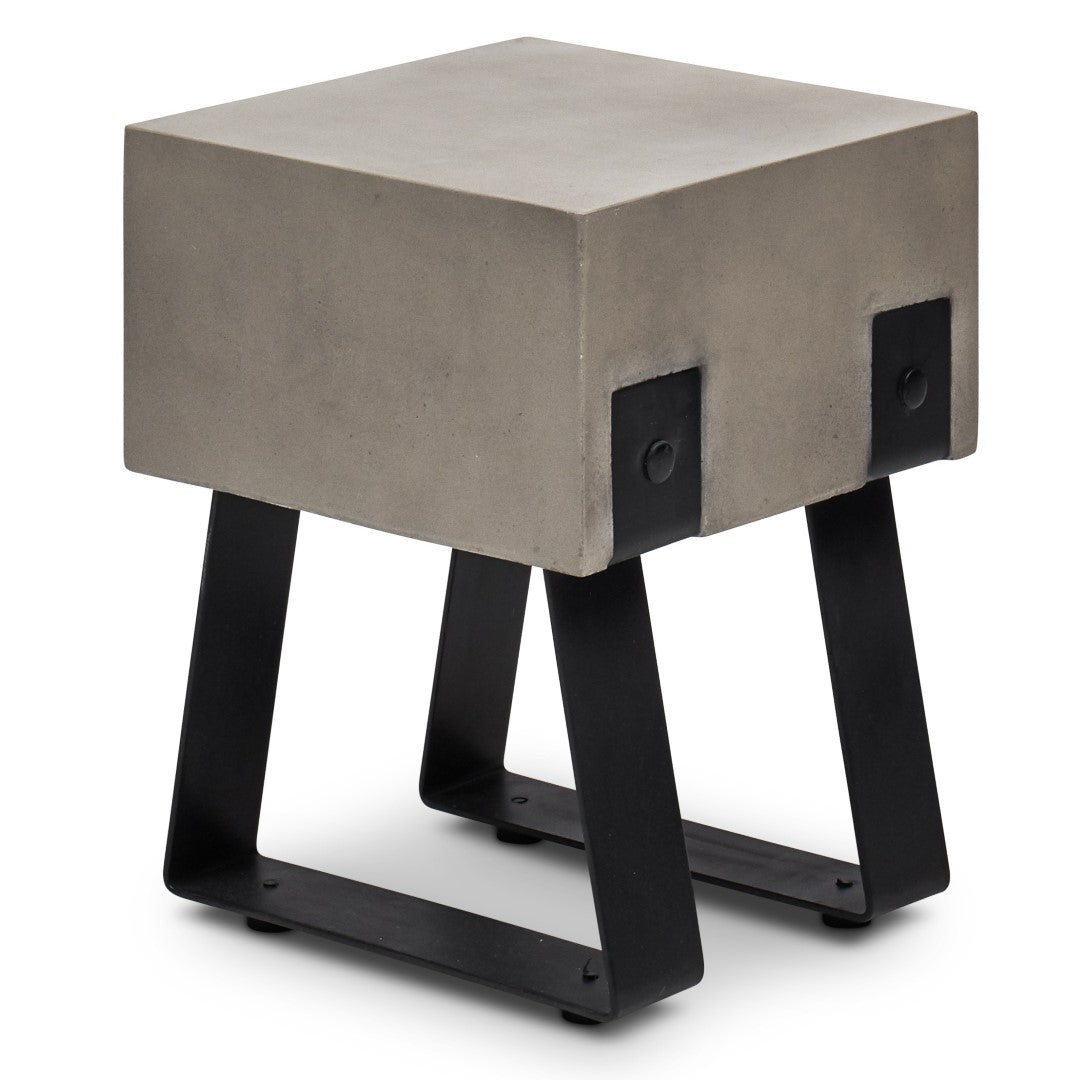 BRONX CONCRETE STOOL