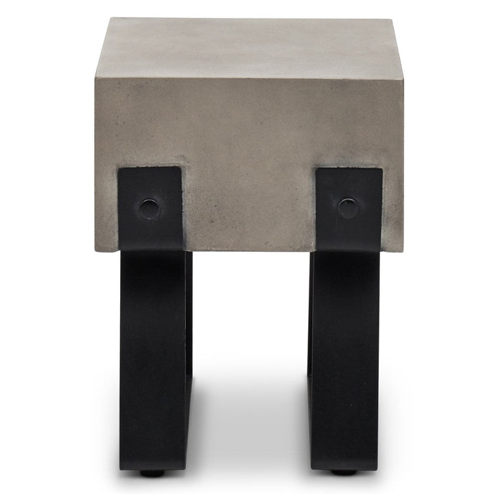 BRONX CONCRETE STOOL