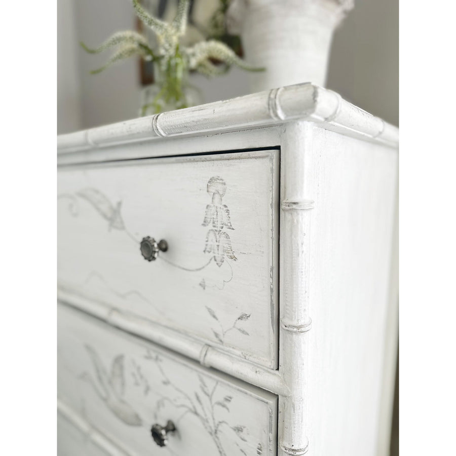 CHARLESTON ACCENT CHEST: WHITE HERON