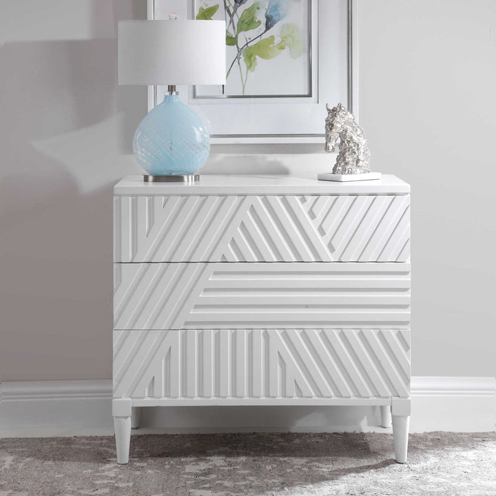 GROOVY GEOMETRIC STRIPES CHEST: WHITE