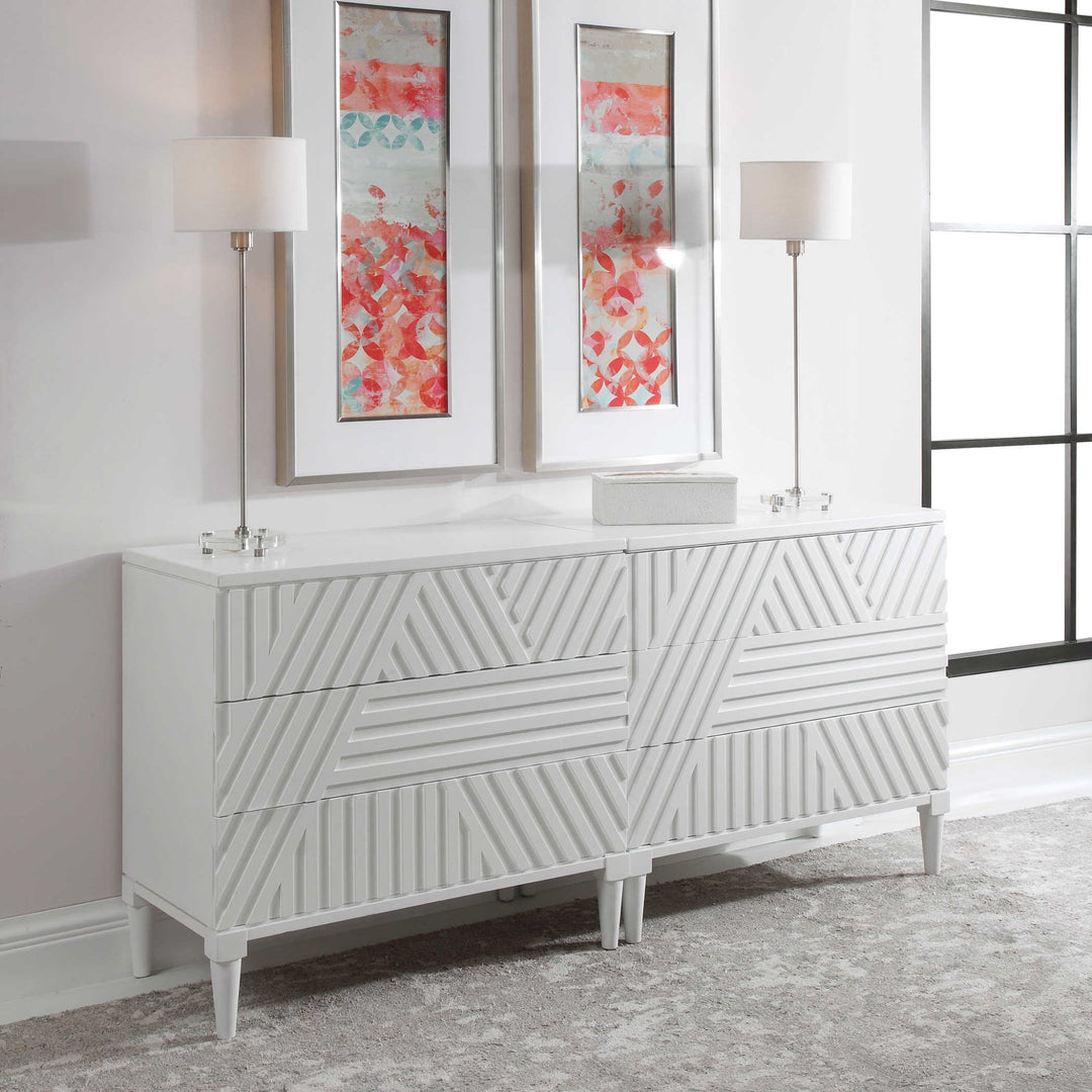 GROOVY GEOMETRIC STRIPES CHEST: WHITE