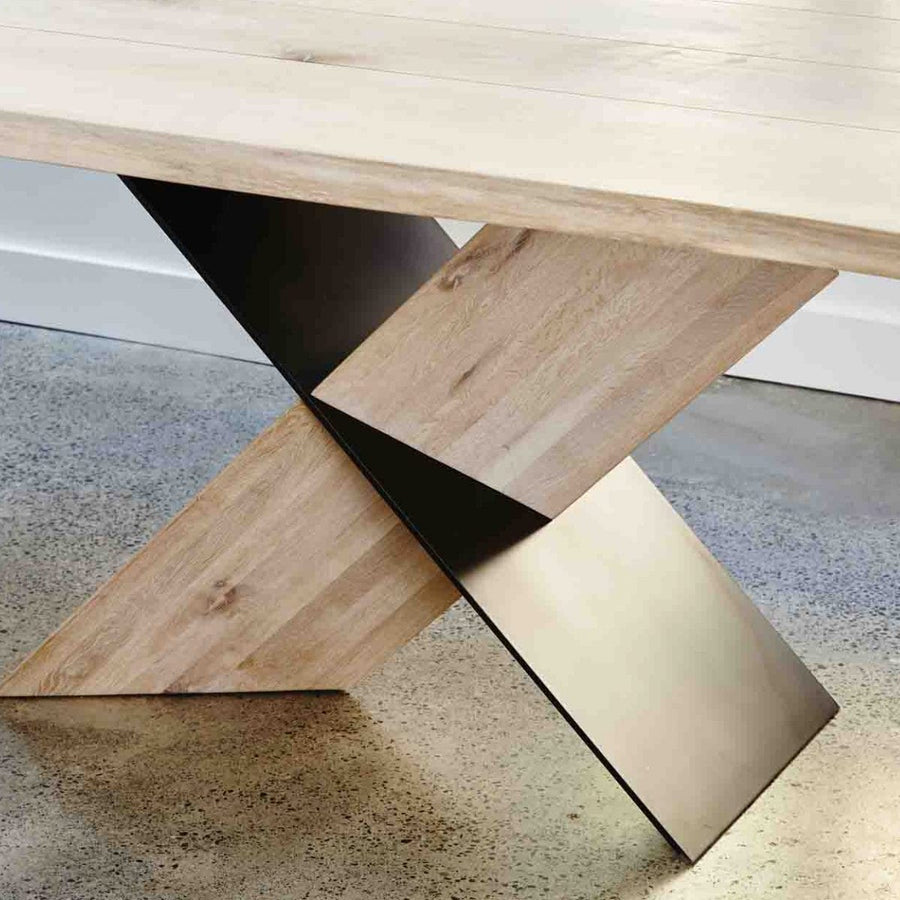 INSTINCT DINING TABLE