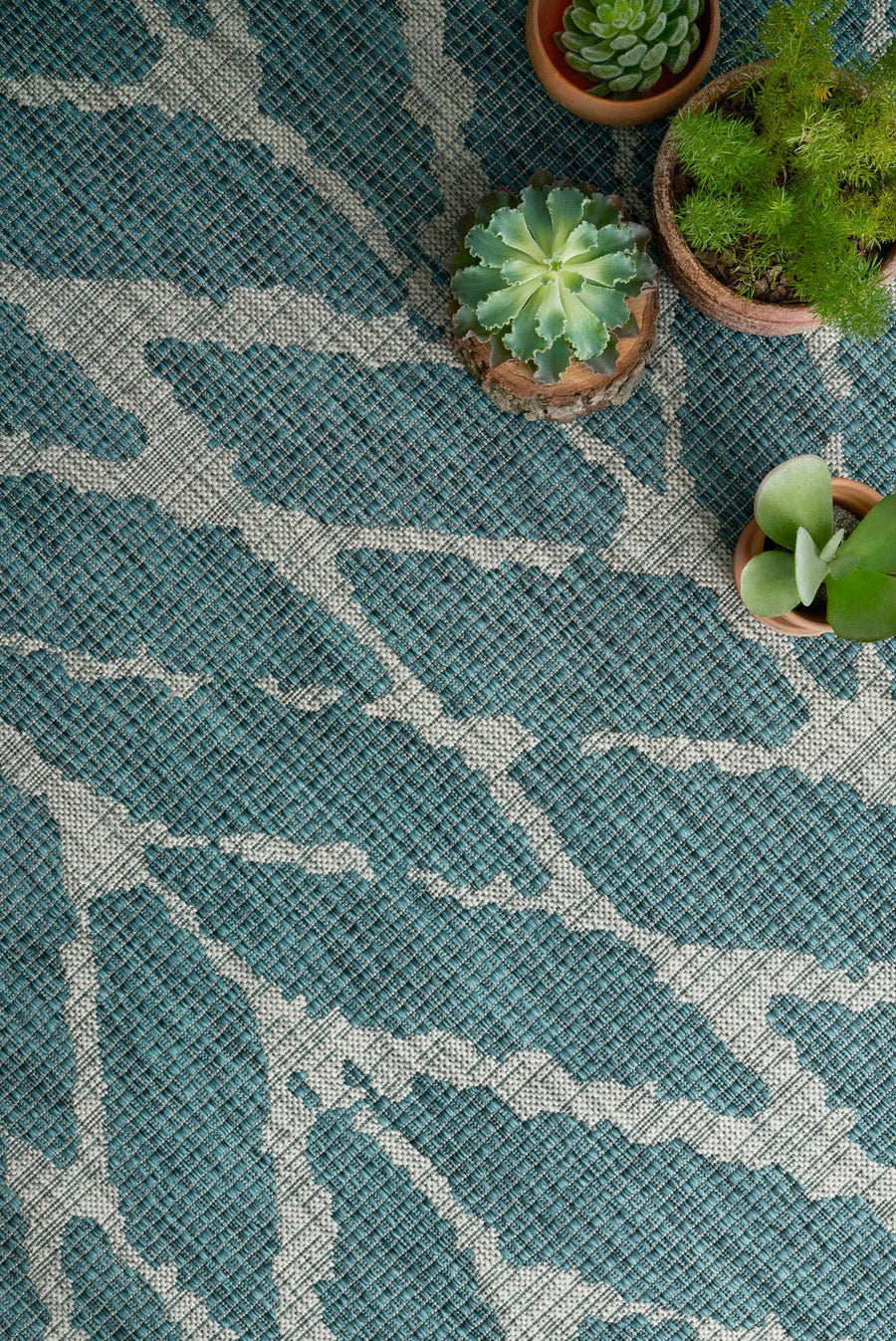 ISLE 02 OUTDOOR RUG