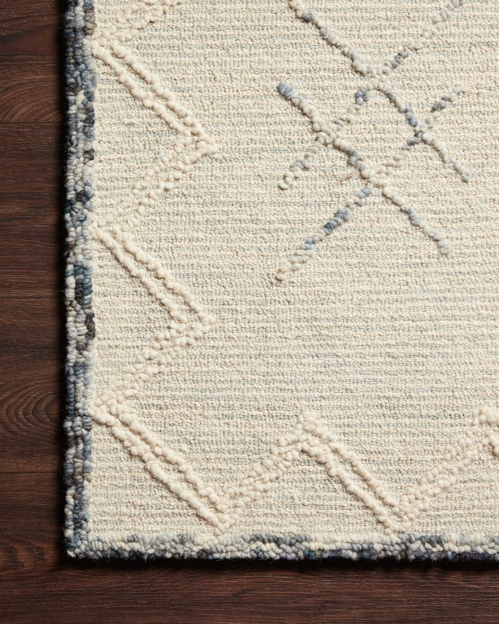 LEELA 04 HOOKED WOOL RUG: OCEAN, WHITE