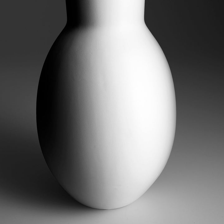 MOD IN MATTE WHITE VASES