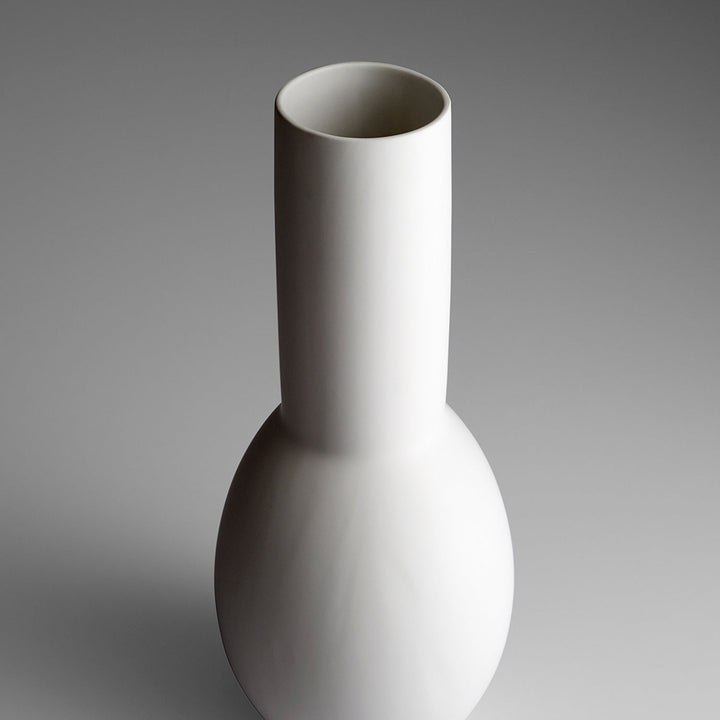 MOD IN MATTE WHITE VASES