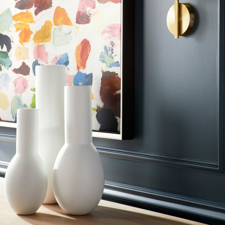 MOD IN MATTE WHITE VASES