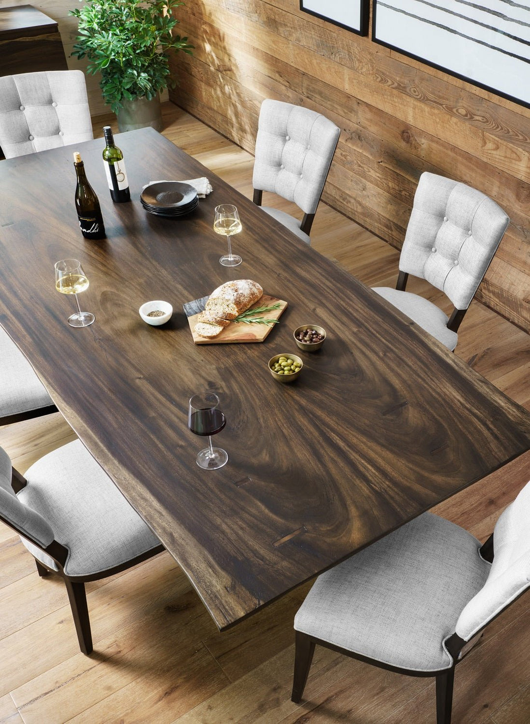 ROCKY DINING TABLE