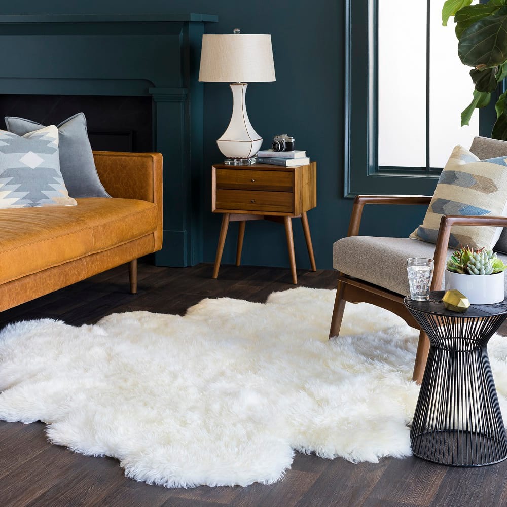 SHEEPSKIN HIDE RUG: WHITE