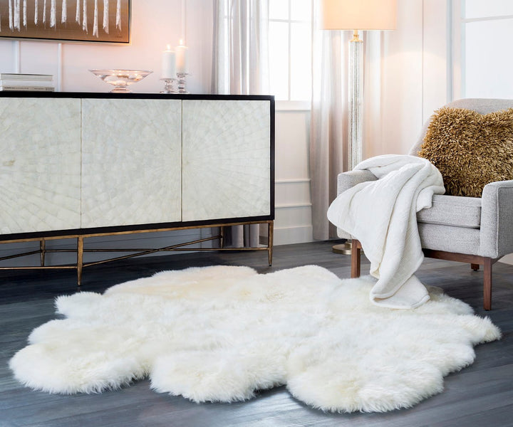 SHEEPSKIN HIDE RUG: WHITE