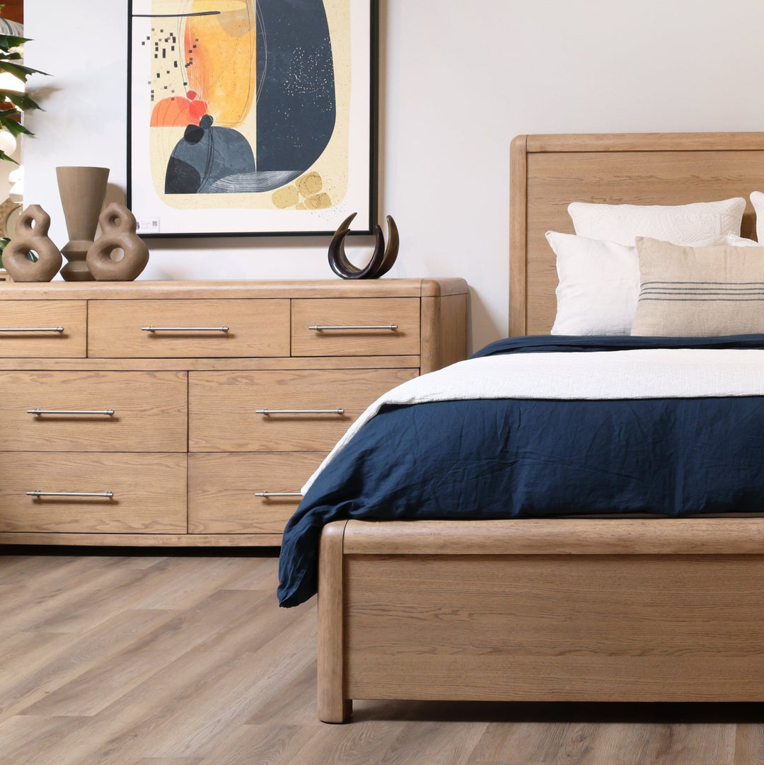 TRICIA NATURAL OAK DRESSER