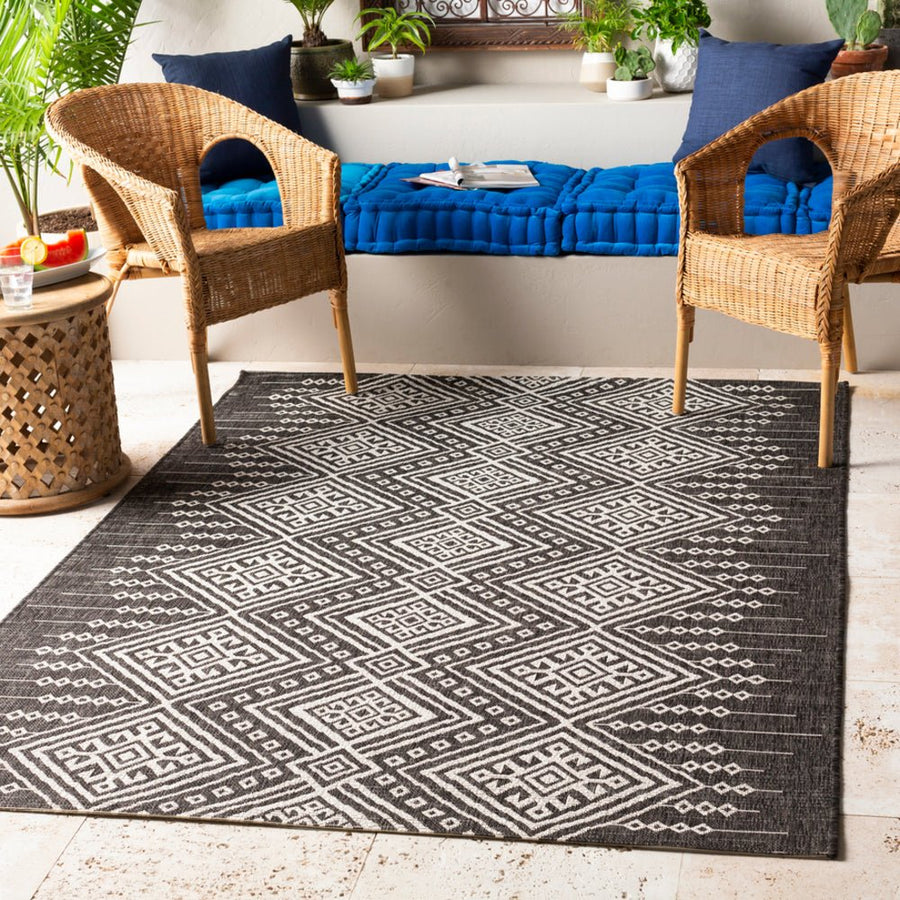 YAEL OUTDOOR RUG: BLACK + WHITE