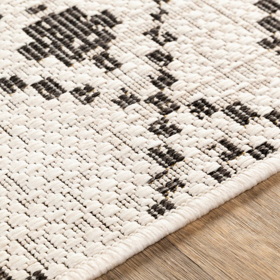 YUMA OUTDOOR RUG: BLACK + WHITE