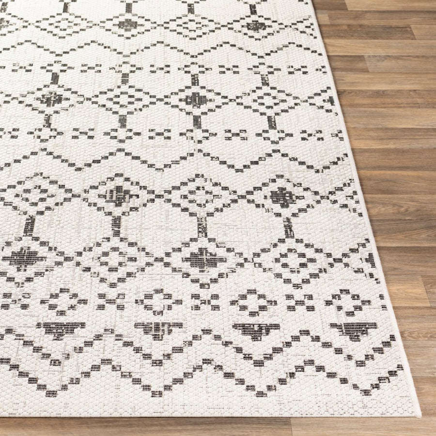 YUMA OUTDOOR RUG: BLACK + WHITE